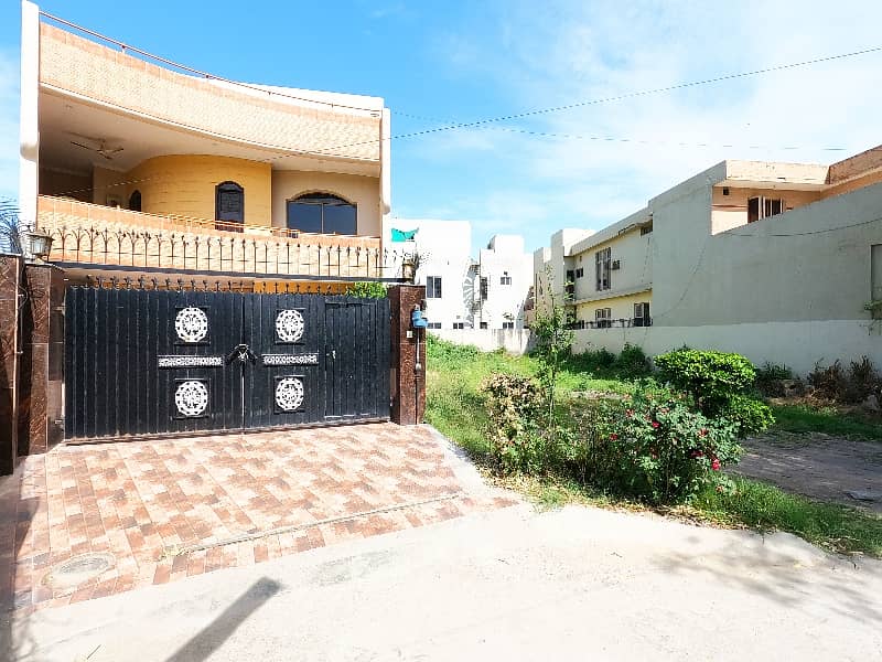 Prominently-Located House Available In PCSIR Housing Scheme Phase 1 - Block A For sale 1