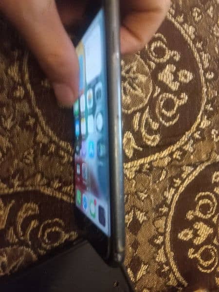 i phone 7 non PTA. 32GB condition 10%8 one hand use 2