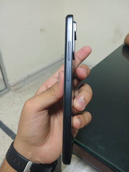 xiaomi Redmi note 11 pro with box and charger 3
