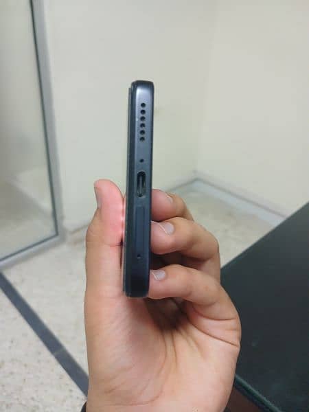 xiaomi Redmi note 11 pro with box and charger 4
