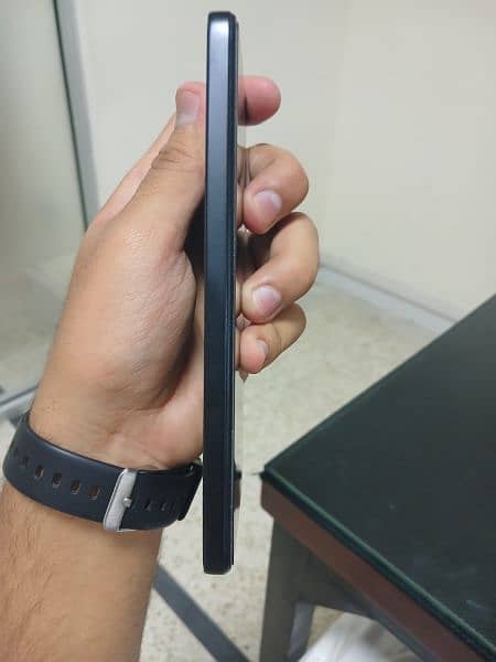 xiaomi Redmi note 11 pro with box and charger 6