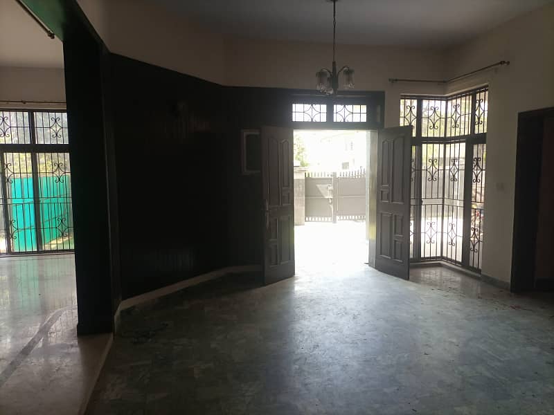 1 kanal well mentain house for rent in DHA PHASE 1 6
