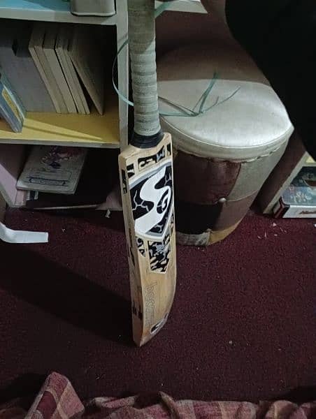 SG Kashmir Willow bat with heavy bottom and good balance and ping 4