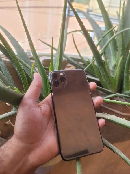 Iphone 11 pro max condition 10/10 1