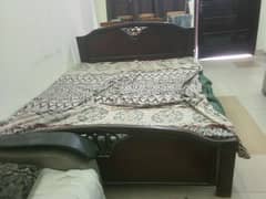 wood bed set with dressing table 0