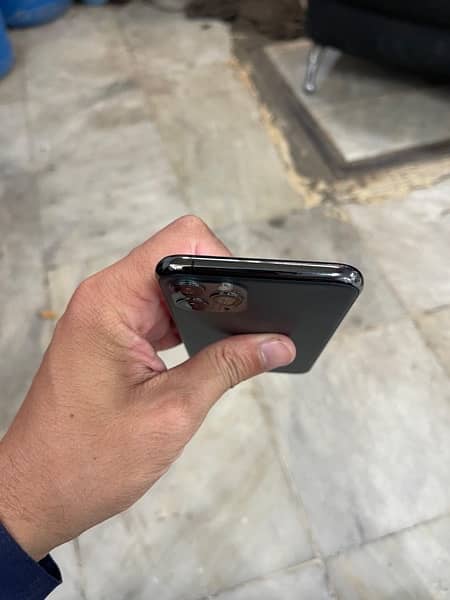 Iphone 11pro 64gb  Factory unlock  10/10 Condition 1