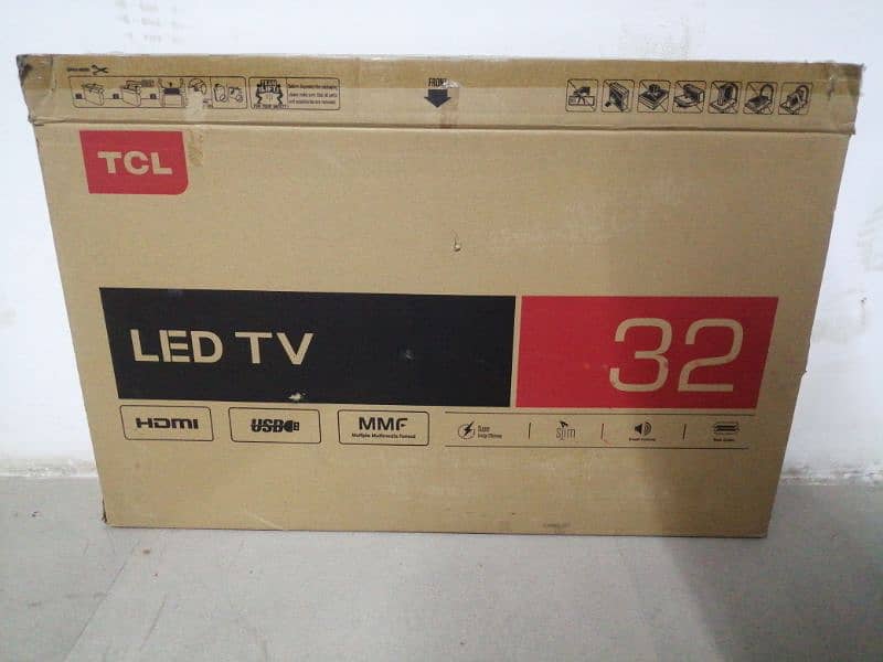 TCL new led original box and remote. 0