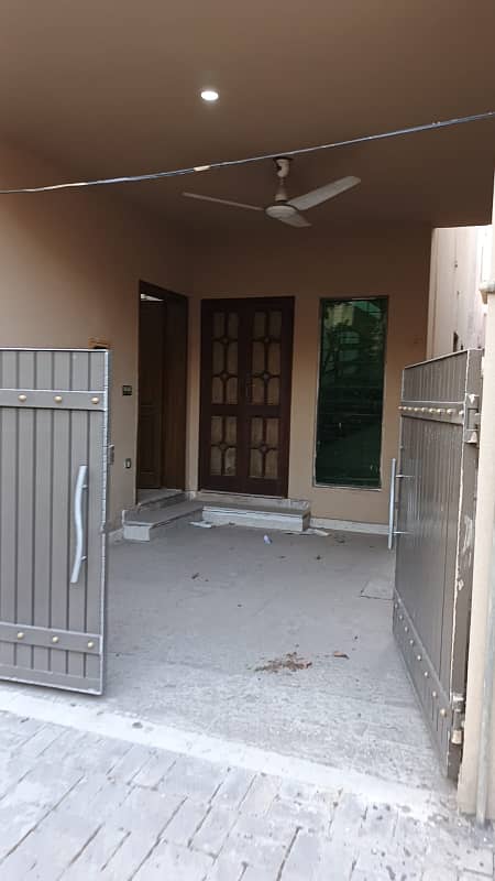 4 MARLA COMPANY MADE RENOVATED GOUSE FOR SALE AT NEGOTIABLE PRICE 31