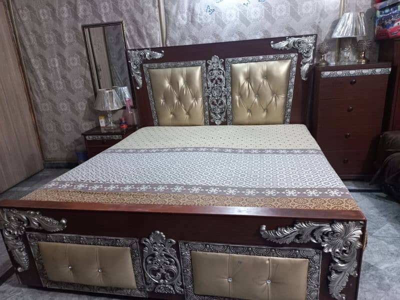 King size bed 1