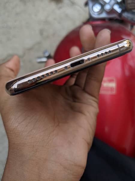 IPhone XS Max Gold 4