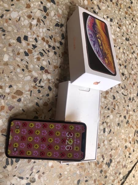 IPHONE XS 64GB NON PTA WITH BOX CHARGER 7