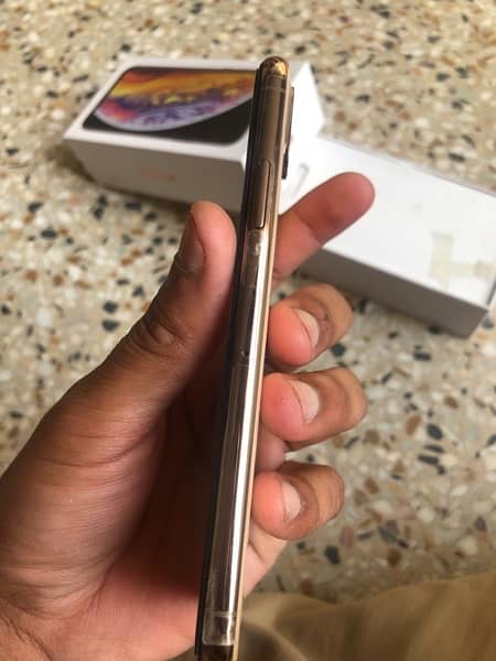 IPHONE XS 64GB NON PTA WITH BOX CHARGER 10