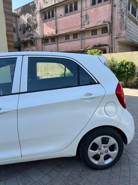 kIA picanto used but condition as new 5