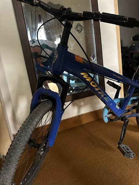 its a motke bycycle recently purchased , not too used condition 10/10 3