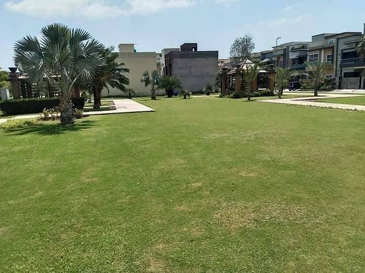 3 Marla Golf Side Commercial Plot Available For Sale t 22
