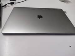 MacBook Pro 2018, 15 Inch, i9 2.9GHz, 4GB Graphics, 32/1TB