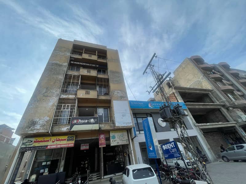Prime Location: Accessible Shop (243 Sq Ft) in H3 Block, Johar Town Phase 2 10