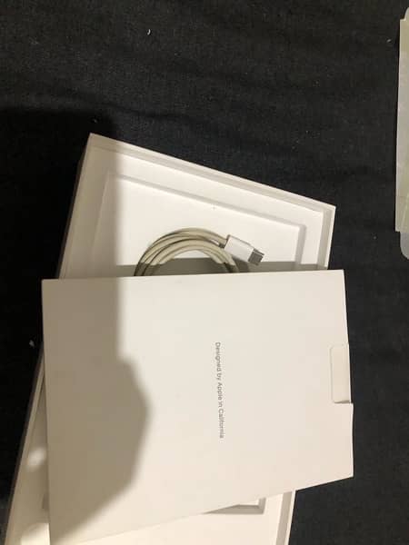 condition 10/9 only finger print issue with bow and charger 2