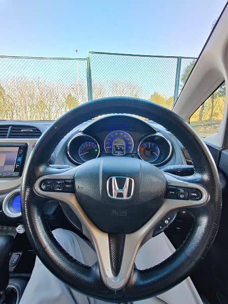 Honda Fit hybrid Navi premium 14