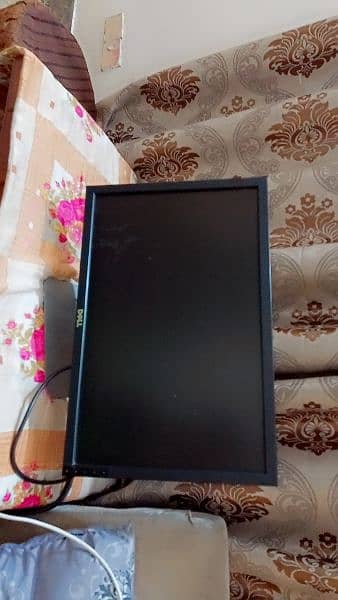 Dell LCD in excellent condition and CPU with 8gb RaAM 0