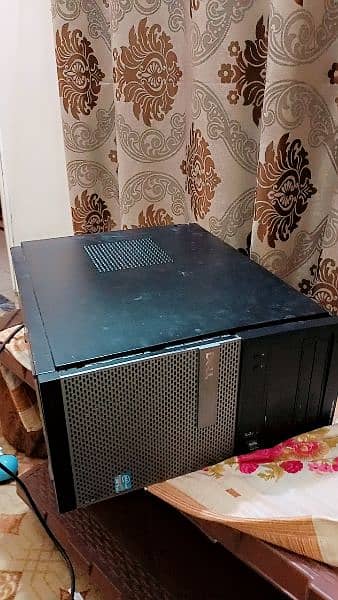 Dell LCD in excellent condition and CPU with 8gb RaAM 3