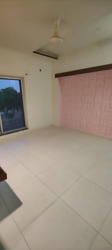 10 Marla Like New House With Gas Available For Rent In Bahria Tow Lahore. 5