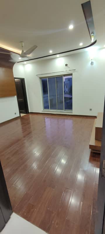 10 Marla Like New House With Gas Available For Rent In Bahria Tow Lahore. 17
