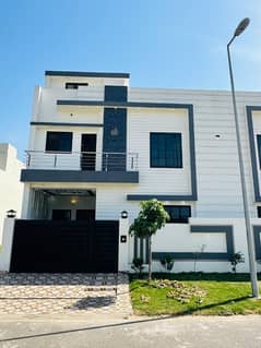 5.5 Marla Brand New House For Sale 0