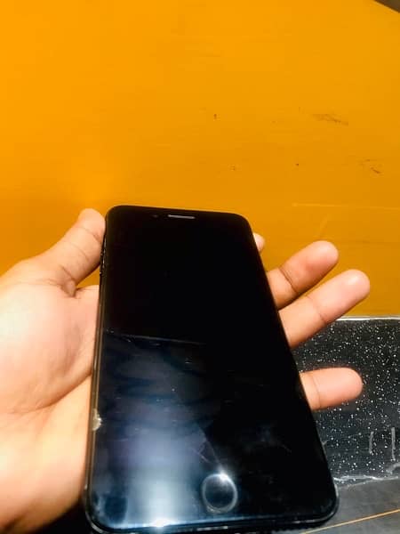 iphone 7plus 128gb non pta. contect whatsapp only 03164430181 3