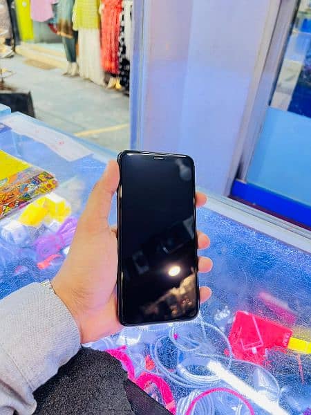 iPhone Xs max 256 GB for sale in Good price 6