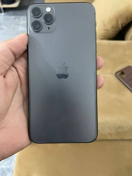 iphone 11 pro max with box and charger 0