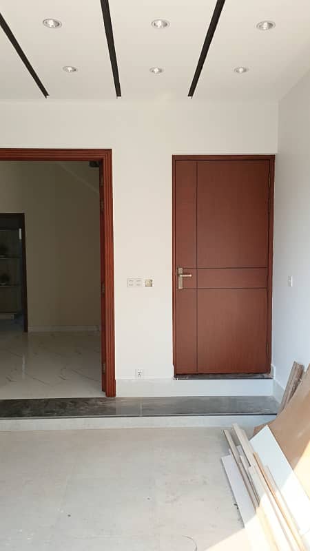 5 MARLA BRAND NEW MODERN HOUSE FOR SALE 9