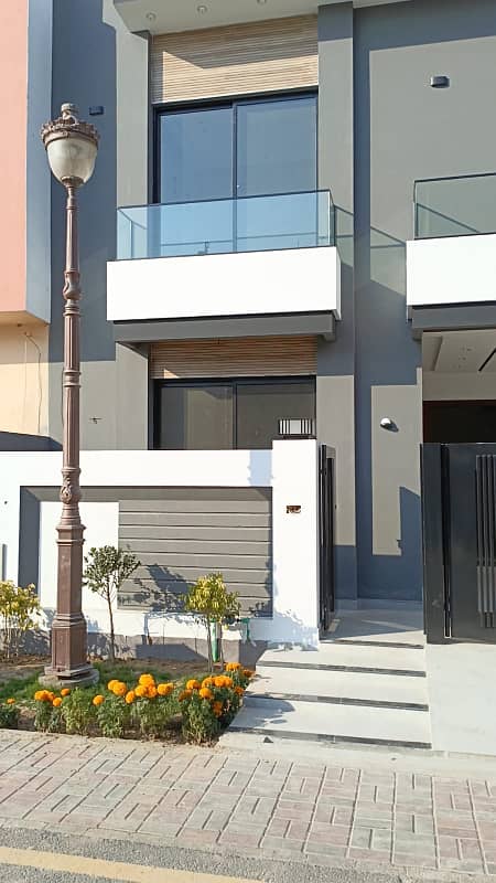 5 MARLA BRAND NEW MODERN HOUSE FOR SALE 11