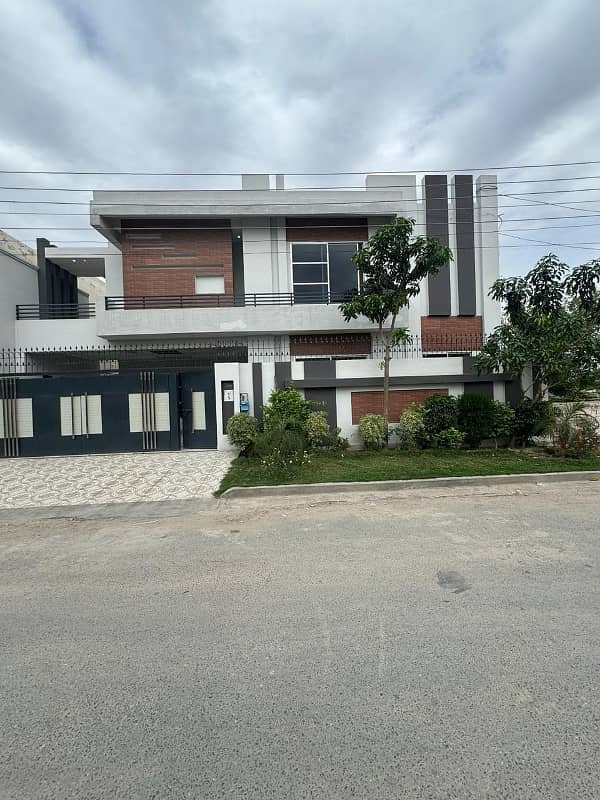 NEAR PARK HOT LOCATION 10 MARLA DUOBLE STORY HOUSE FOR SALE IN A BLOCK 0