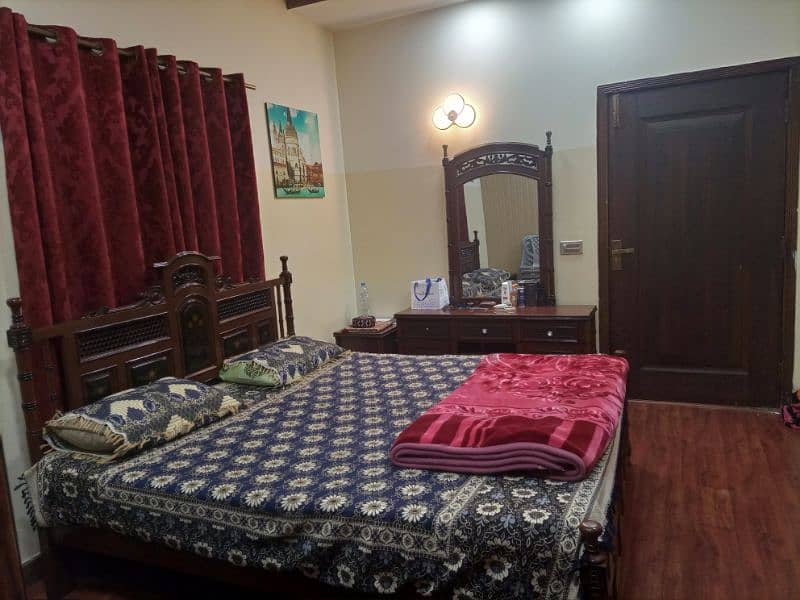 Room for Daily Rent Park view hostel 585 Airline Society Lahore 5
