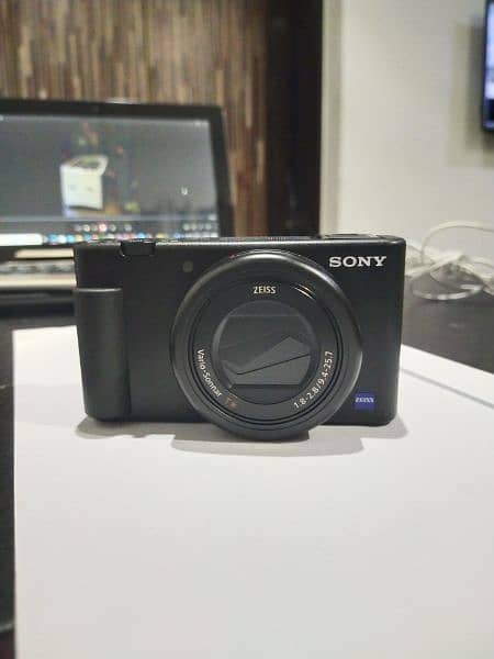 Sony ZV1 in 10/10 condition vlogging camera 1