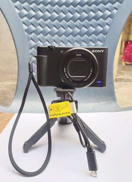 Sony ZV1 in 10/10 condition vlogging camera 7