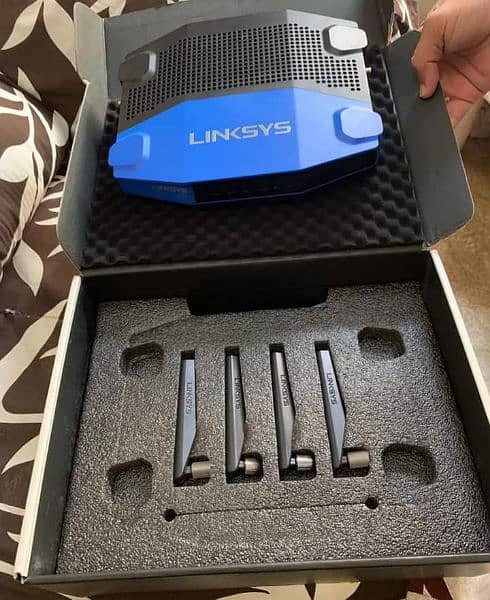 Linksys Wrt Ac1900 Dual band Gigabit Router
Available 1