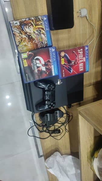 Ps4 Pro 1 TB with 3 games and a controller 2