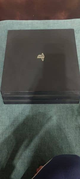Ps4 Pro 1 TB with 3 games and a controller 3