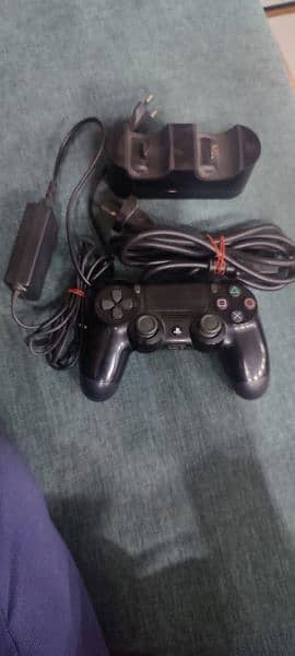 Ps4 Pro 1 TB with 3 games and a controller 5