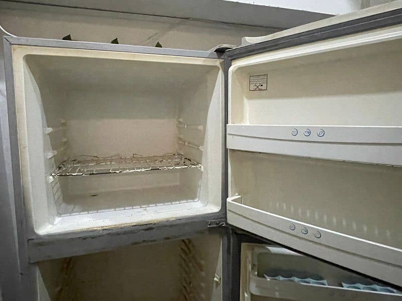 Haier fridge 2 door 3