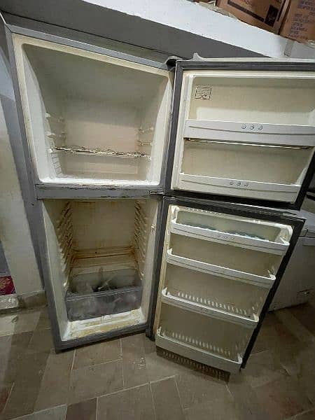 Haier fridge 2 door 6