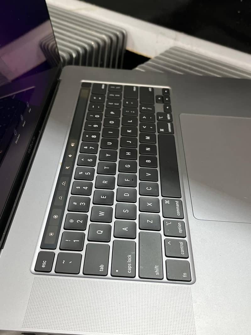 Apple Macbook Pro 2018. Core I 7 16/512 2