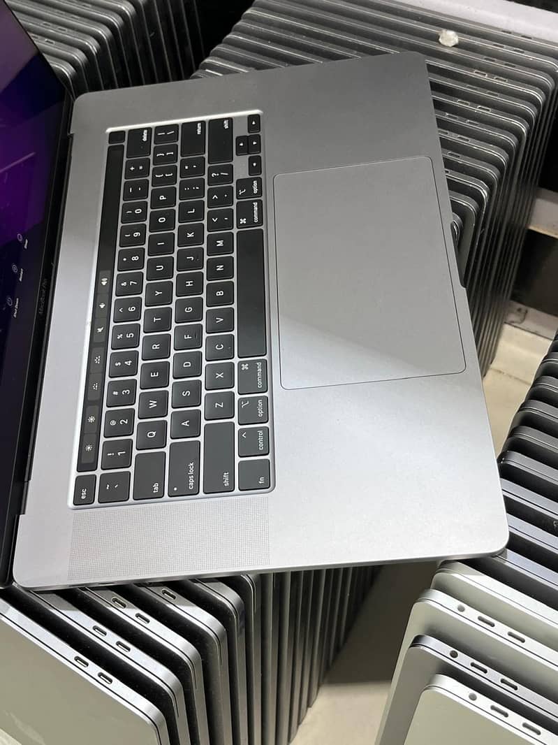 Apple Macbook Pro 2018. Core I 7 16/512 3
