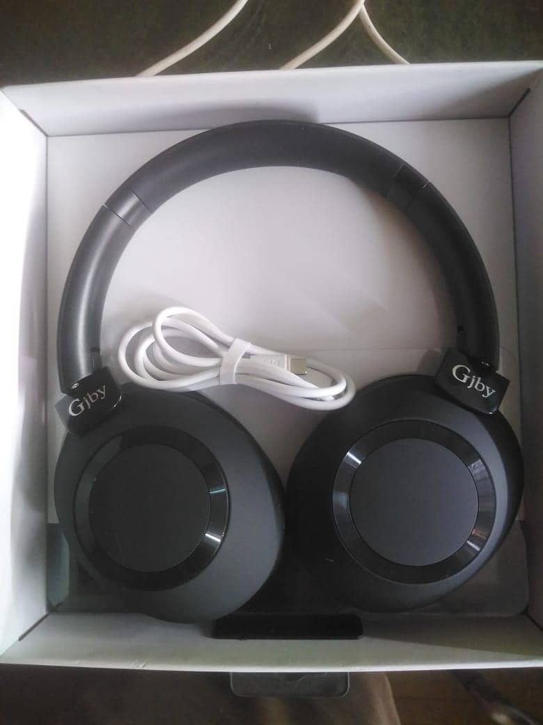 Headphone with noise cancellation and 360 surround sound by GJBY. 2