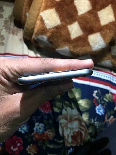 I phone 6s 64gb new condition bypass 3