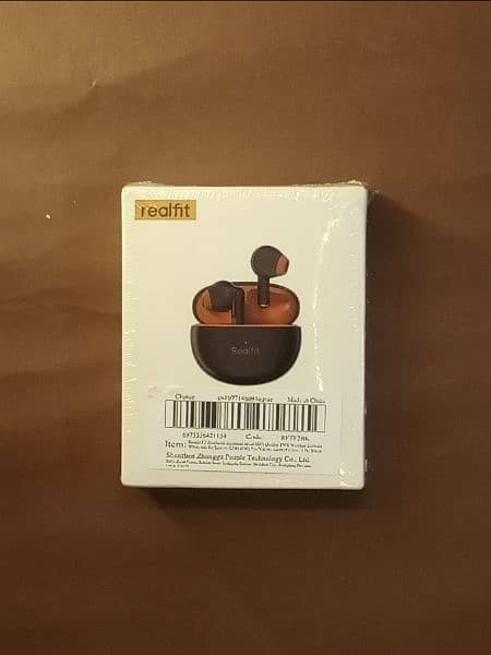 RealFit F2 Earbuds 1