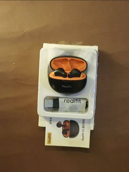 RealFit F2 Earbuds 4
