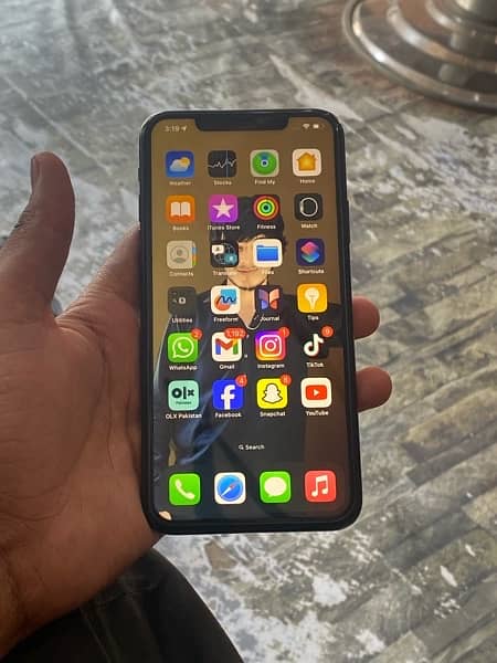 Iphone 11 pro max 64GB Cantt  factory unlocked 2